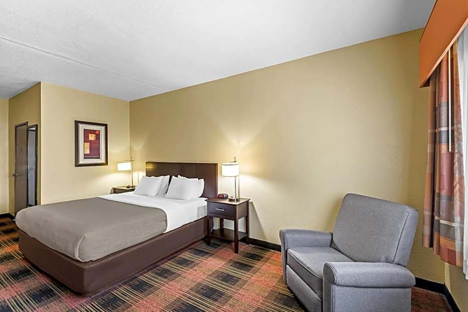 Quality Inn & Suites Des Moines Airport