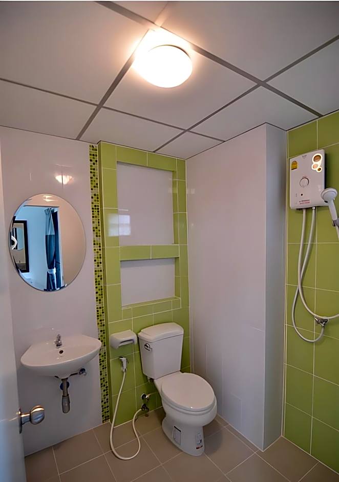 Salinsiri at ladkrabang