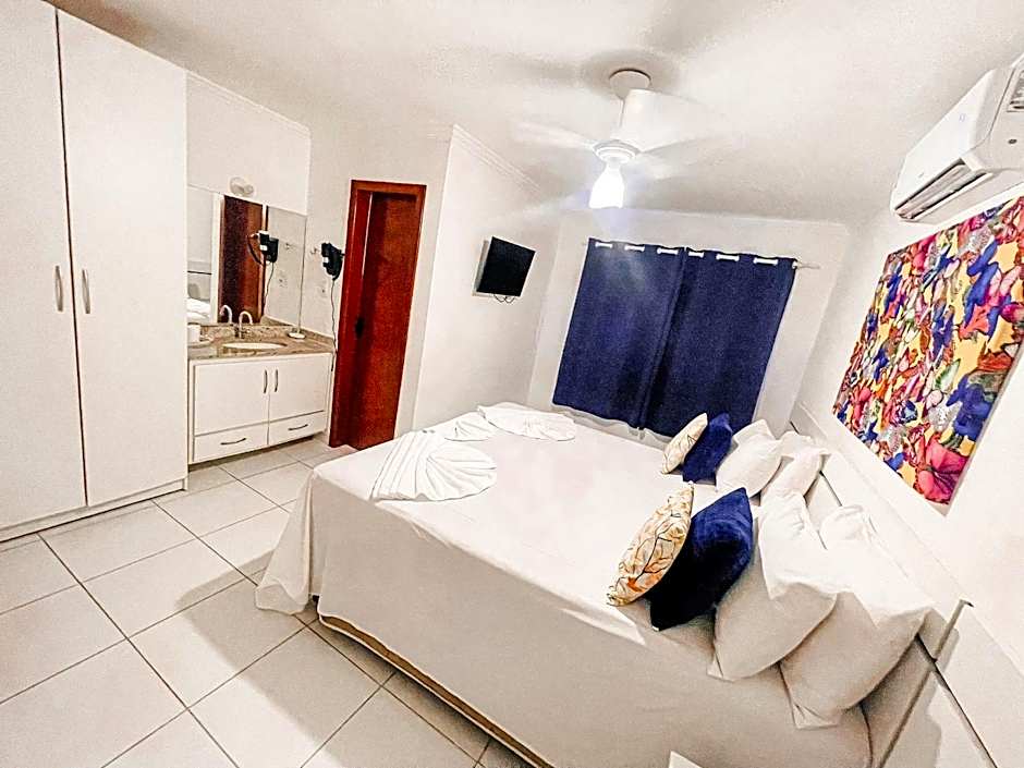 Flat's com 1 suíte no pavimento superior com internet privativa 300MBPS localizado no Residencial Mont Hebron, condomínio a aproximadamente 250m da praia de Taperapuã, com piscinas, sauna e portaria 24hrs