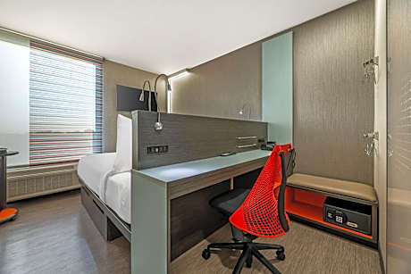 Signature King Room with Roll-In Shower