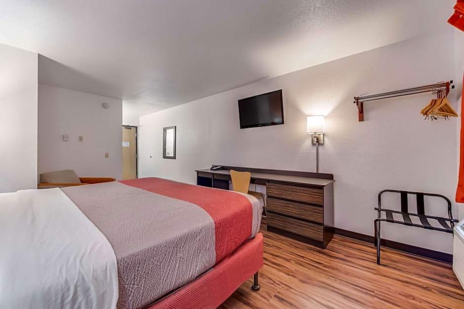 Motel 6-Saint Paul, MN - I-94