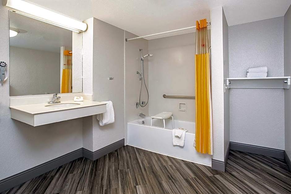 La Quinta Inn & Suites by Wyndham Denver Westminster Mall