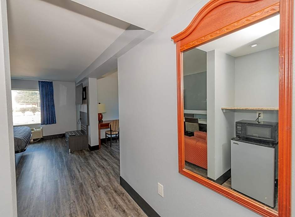 Jamestown inn & Suites