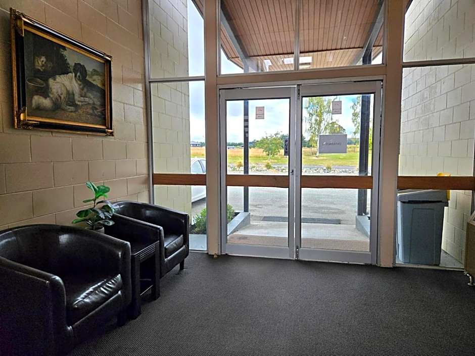 Fiordland Hotel