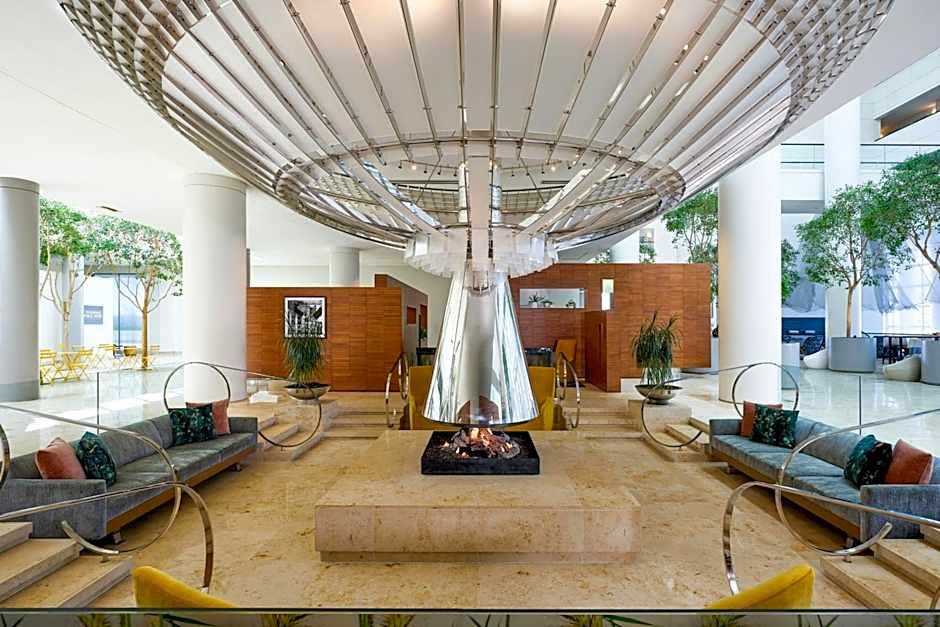 Renaissance by Marriott Schaumburg Convention Center Hotel