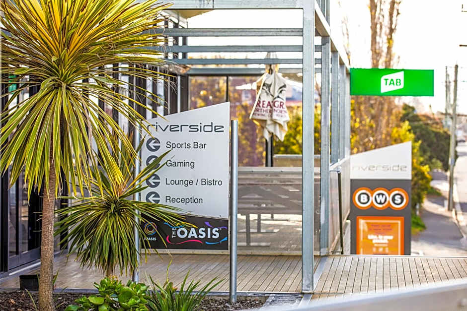 Nightcap at Riverside Hotel