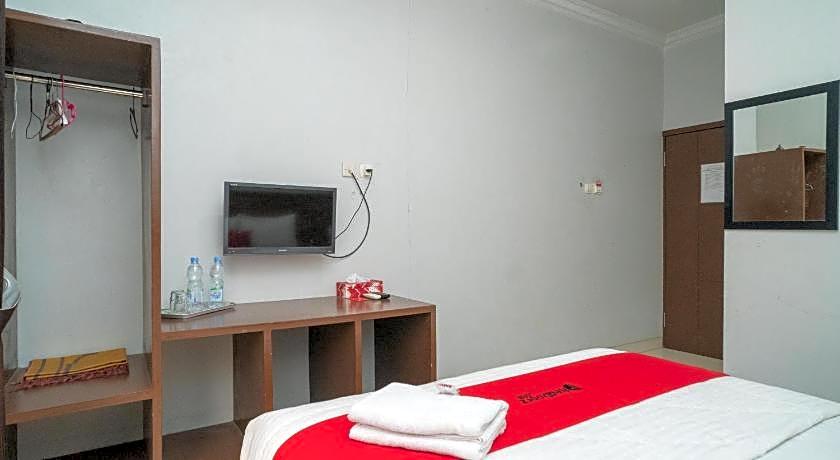 RedDoorz Syariah Near Tugu Dodol Kandangan