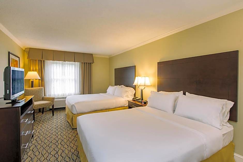 Holiday Inn Express & Suites Merrimack - Nashua by IHG