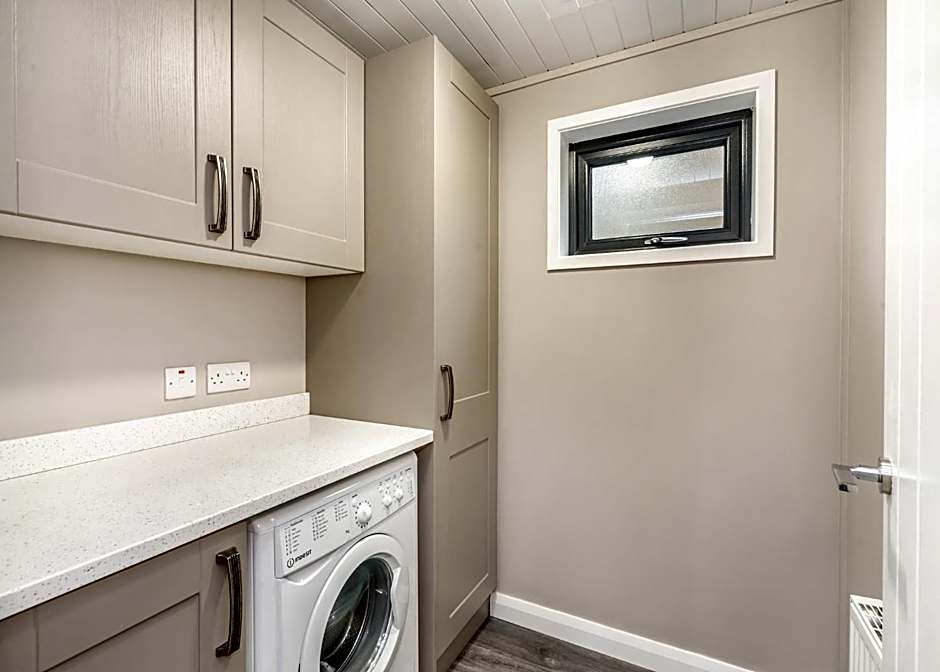 Charlesworth Lodges