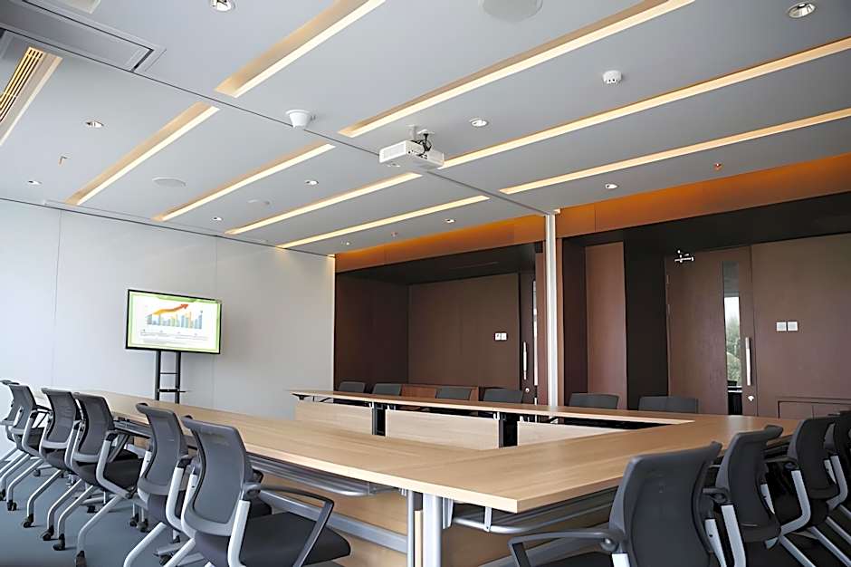 Ra Premiere Simatupang