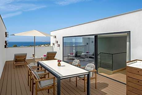 W One-Bedroom King Suite with Ocean View and Balcony