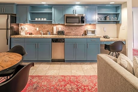 One-Bedroom King Suite