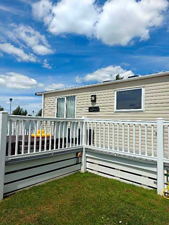 53A kingfisher court tattershall lakes luxury hot tub holidays