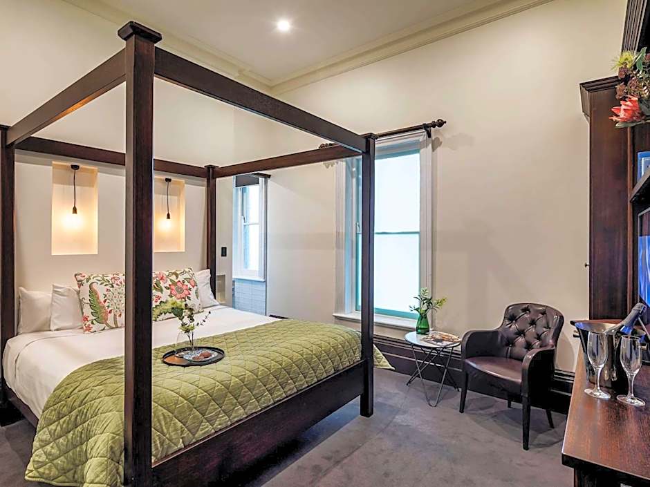 Photo 1 of 6 of Classic 1 King Bed