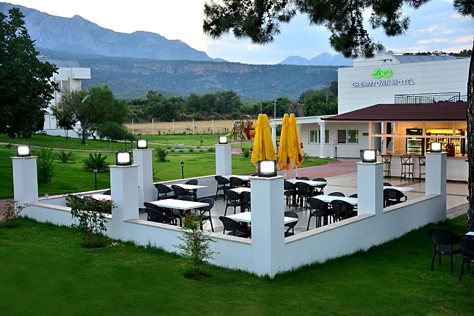 Dream Town Hotel