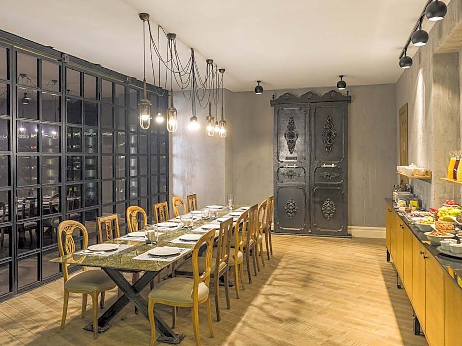 Nevv Bosphorus Hotel & Suites