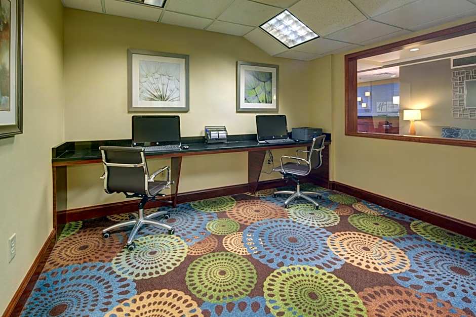 Holiday Inn Express Hotel & Suites Emporia By IHG