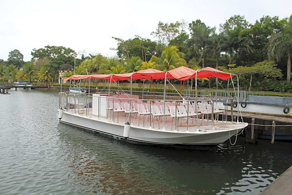 Amatique Bay Hotel