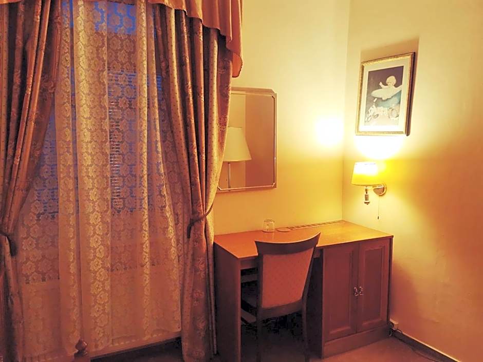 River Star Hotel