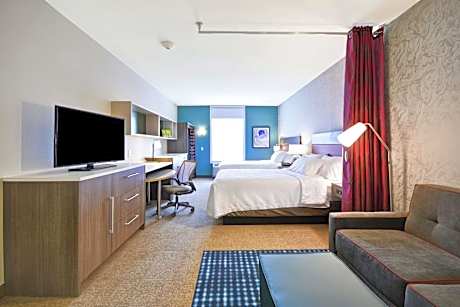 Queen Studio with Two Queen Beds - Non-Smoking
