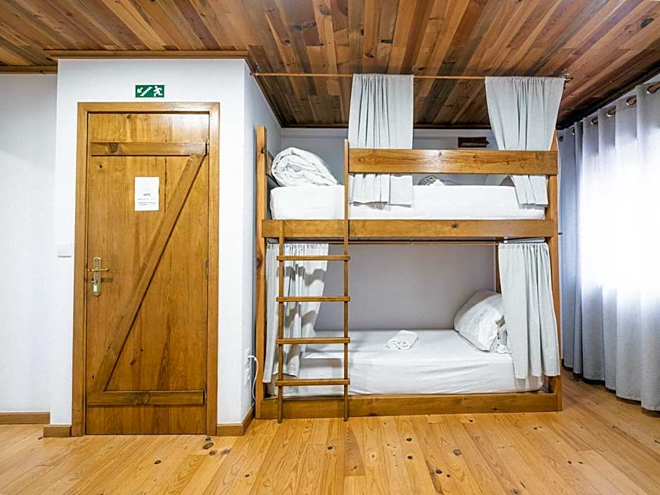Bunk Bed in Female Dormitory Room — 7 fotoğraftan 1. fotoğraf