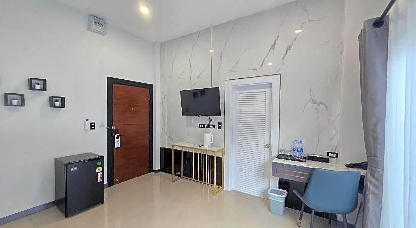 Smile Boutique at Saiyuan