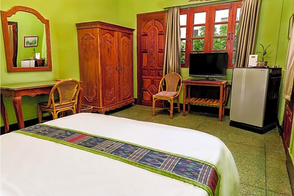 Lanis House by the Ponds