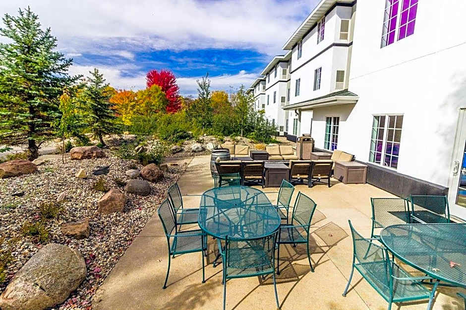River Hills Hotel- Mankato