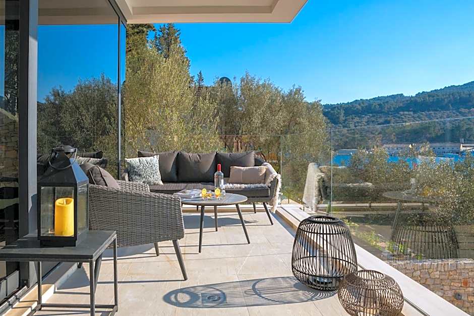 Beachfront Villa Grain of Salt with Pool