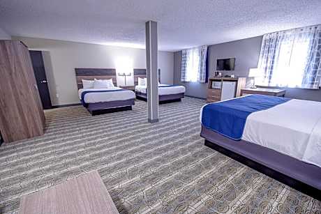 Studio Suite with One King and Two Queen Beds - Non-Smoking