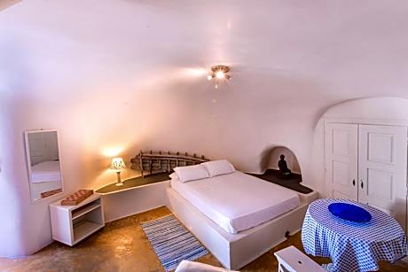 Deluxe Double Room (2 Adults + 1 Child)