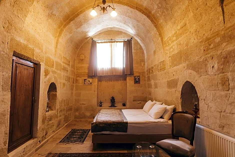 KAPALOS CAVE SUİTES