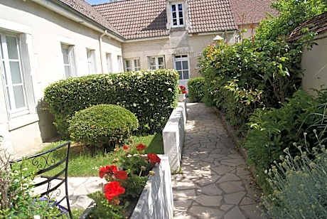 HOTEL LA COGNETTE A 25 Kilomètres de Châteauroux et 30 Kilomètres de Bourges