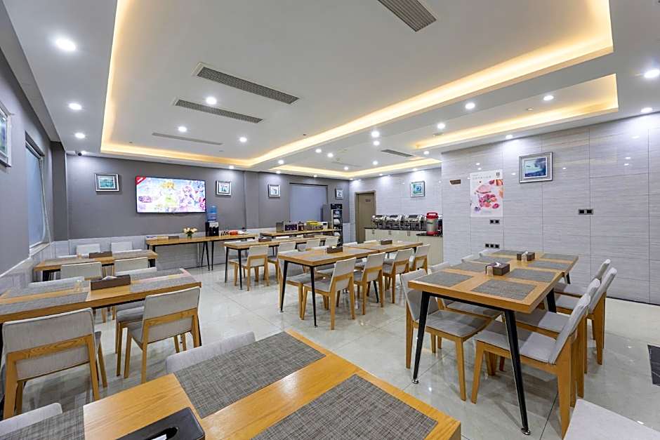 GYA Jiaxing Tongxiang City Century Avenue Hotel