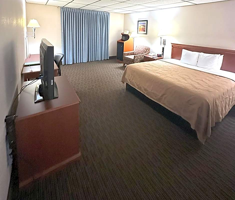 Sunflower Inn & Suites