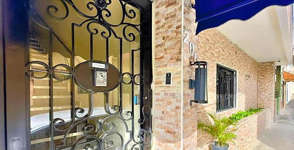 Hotel Tau Art Residence