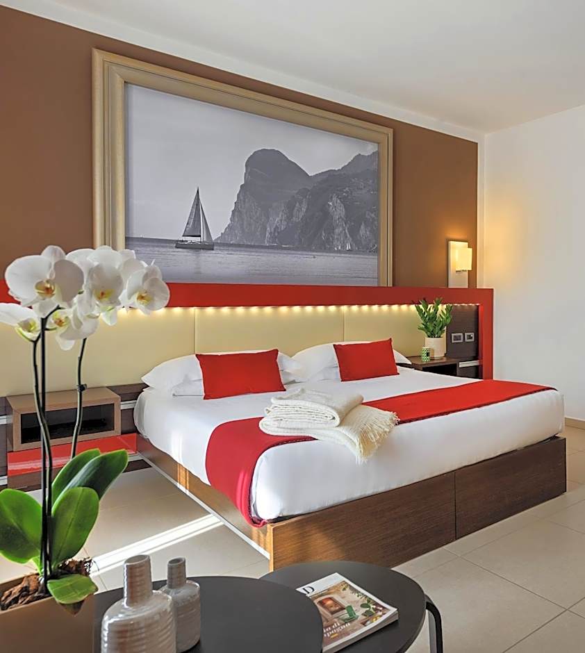 Kairos Garda Hotel