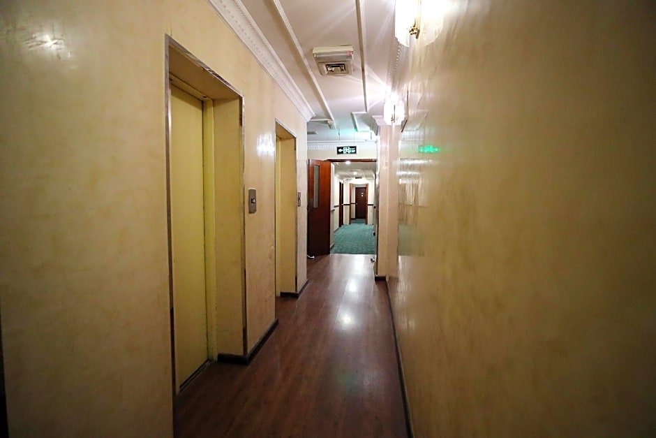 OYO 112 Semiramis Hotel