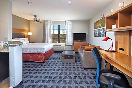 Studio, 1 Queen Bed with Sofa bed (Mobility/Hearing Accessible, Tub)