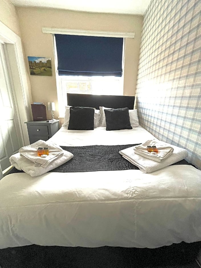 The Crown And Cushion