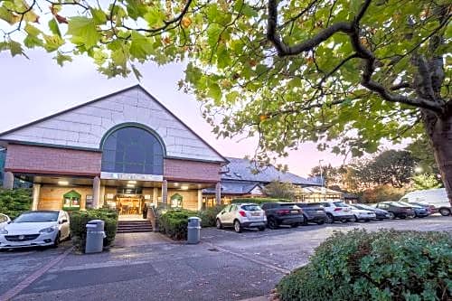 Clarion Cedar Court Wakefield Hotel