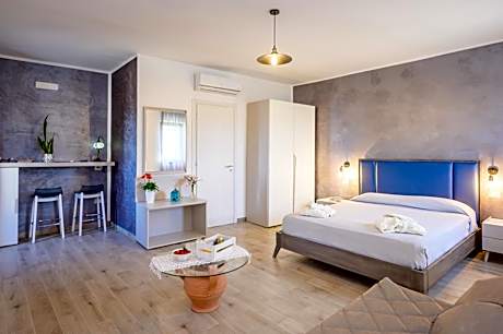 Deluxe Double Room with Balcony and Sea View