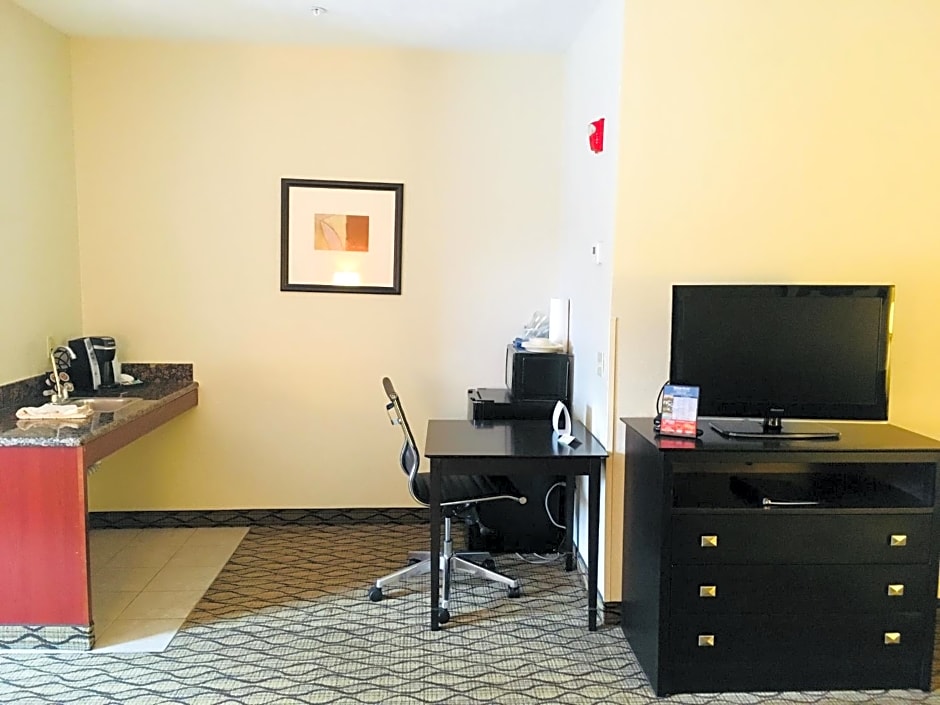 Holiday Inn Express Hotel & Suites Cadillac By IHG