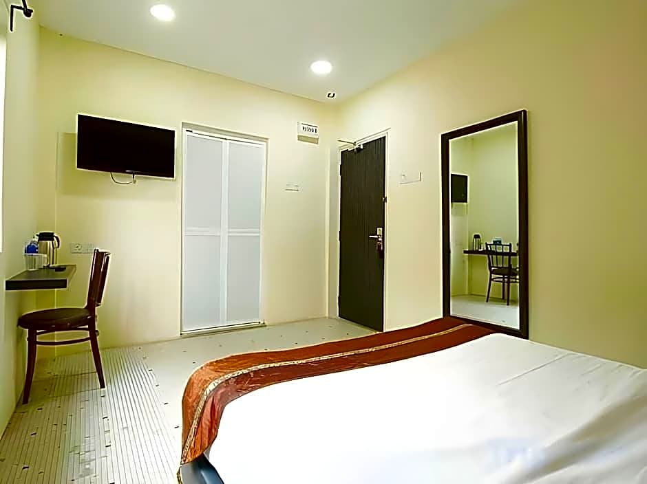 M S Hotel, Tengku Kelana KTM Klang