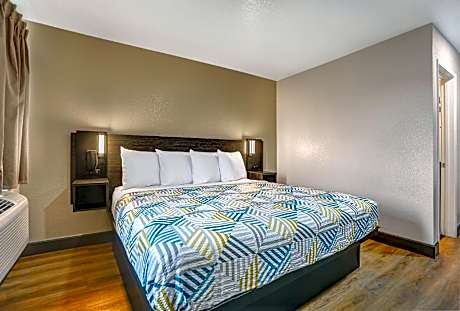 Full Bed with Private Bathroom