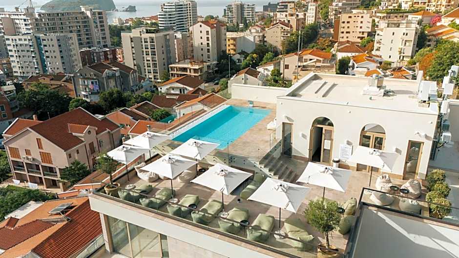 Infinity Hotel & More