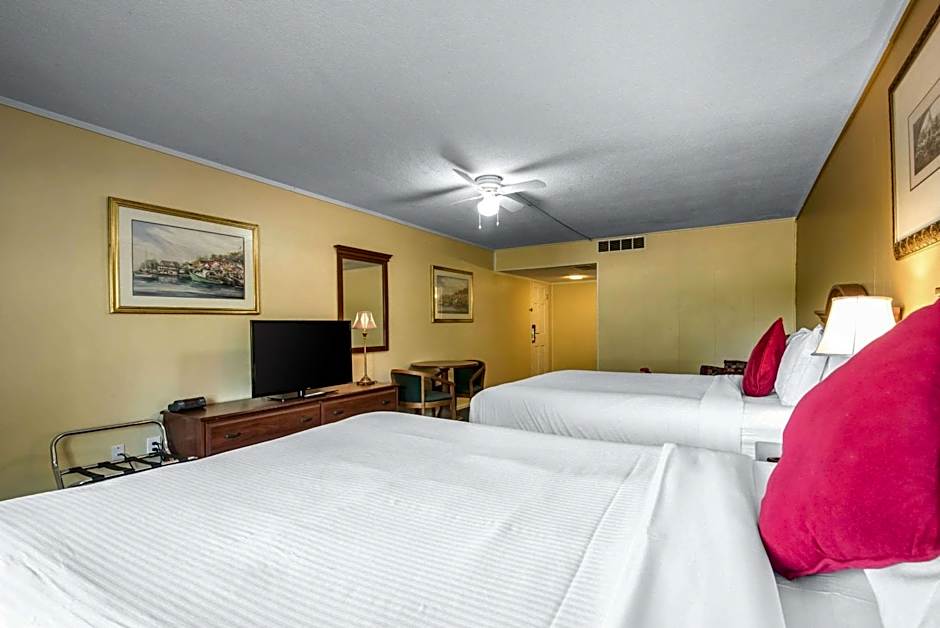 TiltonLodge Inn & Suites