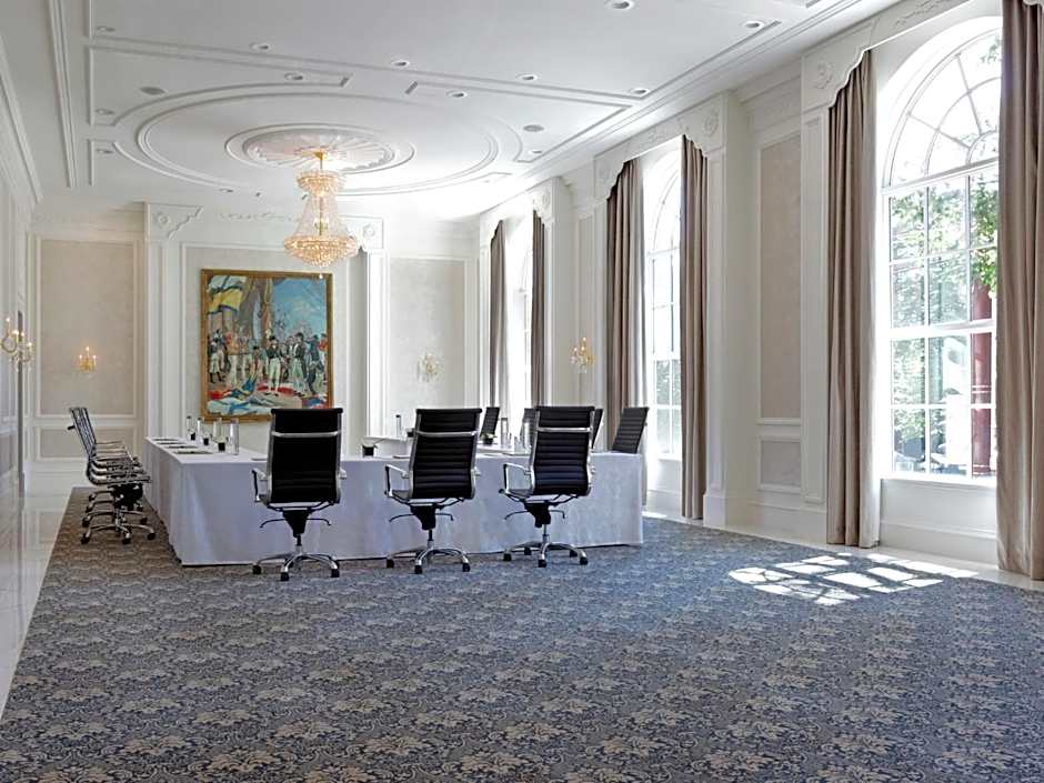The Lord Nelson Hotel & Suites