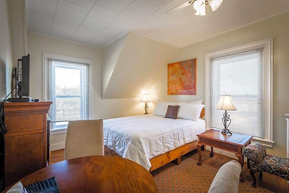 Lakelawn B&B and Motel