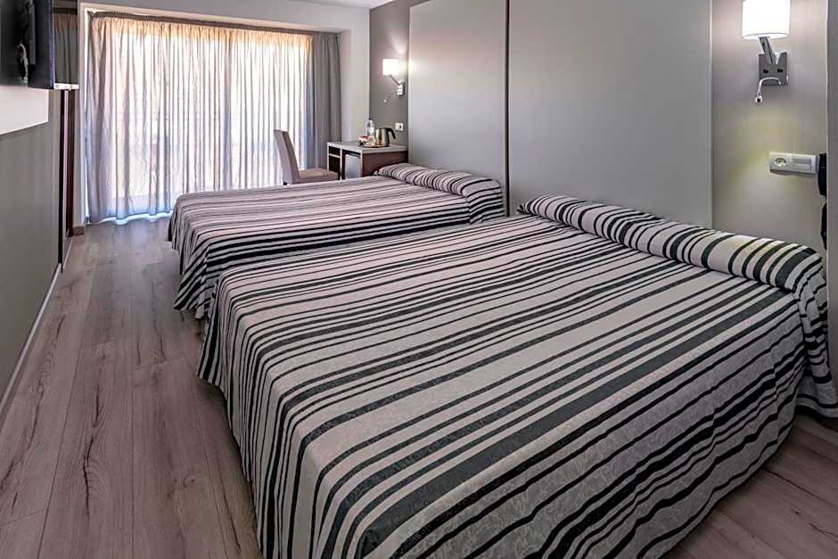 Photo 1 of 4 of Triple Room